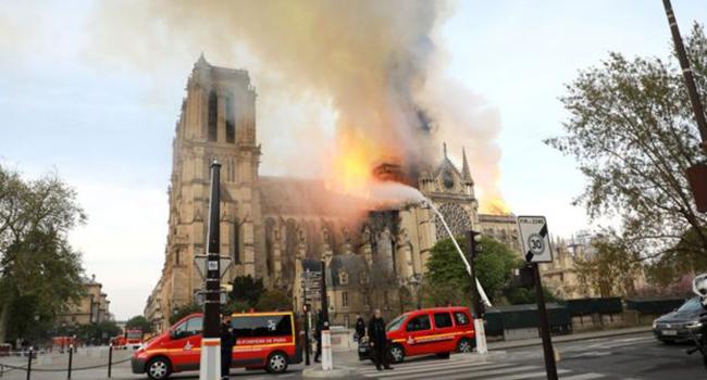Cathédrale Notre Dame Paris flammes