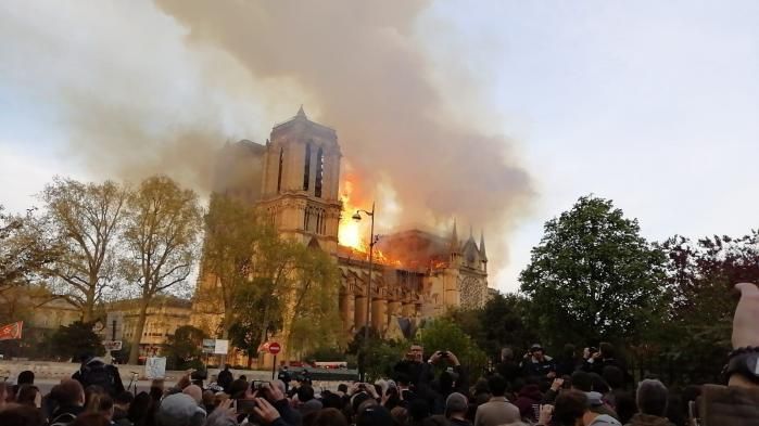 Cathédrale Notre Dame Paris en flammes