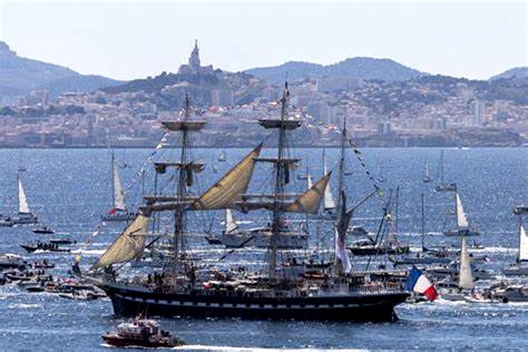 Arrivée de la flamme olympique à Marseille