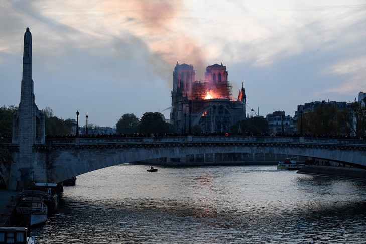 Cathédrale Notre Dame Paris flammes