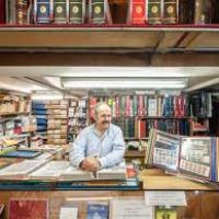 Timbre poste sur la librairie