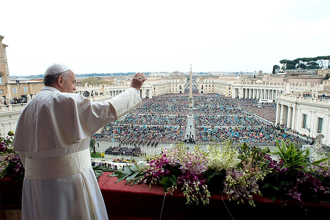 Le pape devant la foule