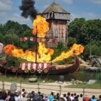 Navire en flamme