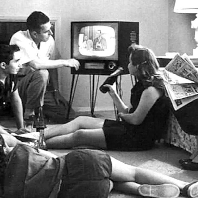 Télévision: le passage du noir et blanc à la couleur